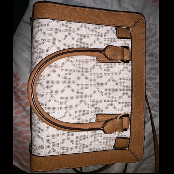 100% Authentic Michael Kors Small Bag - Picture 2 of 5